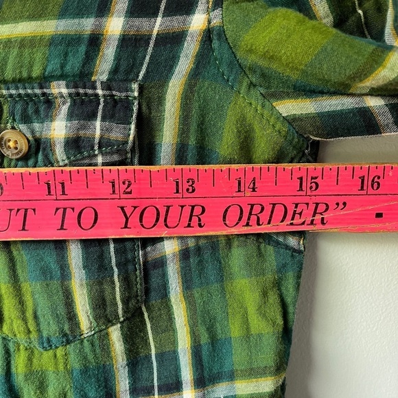 🏷️ 2/$20 H&M Green and Blue Plaid Button Down - Picture 10 of 10